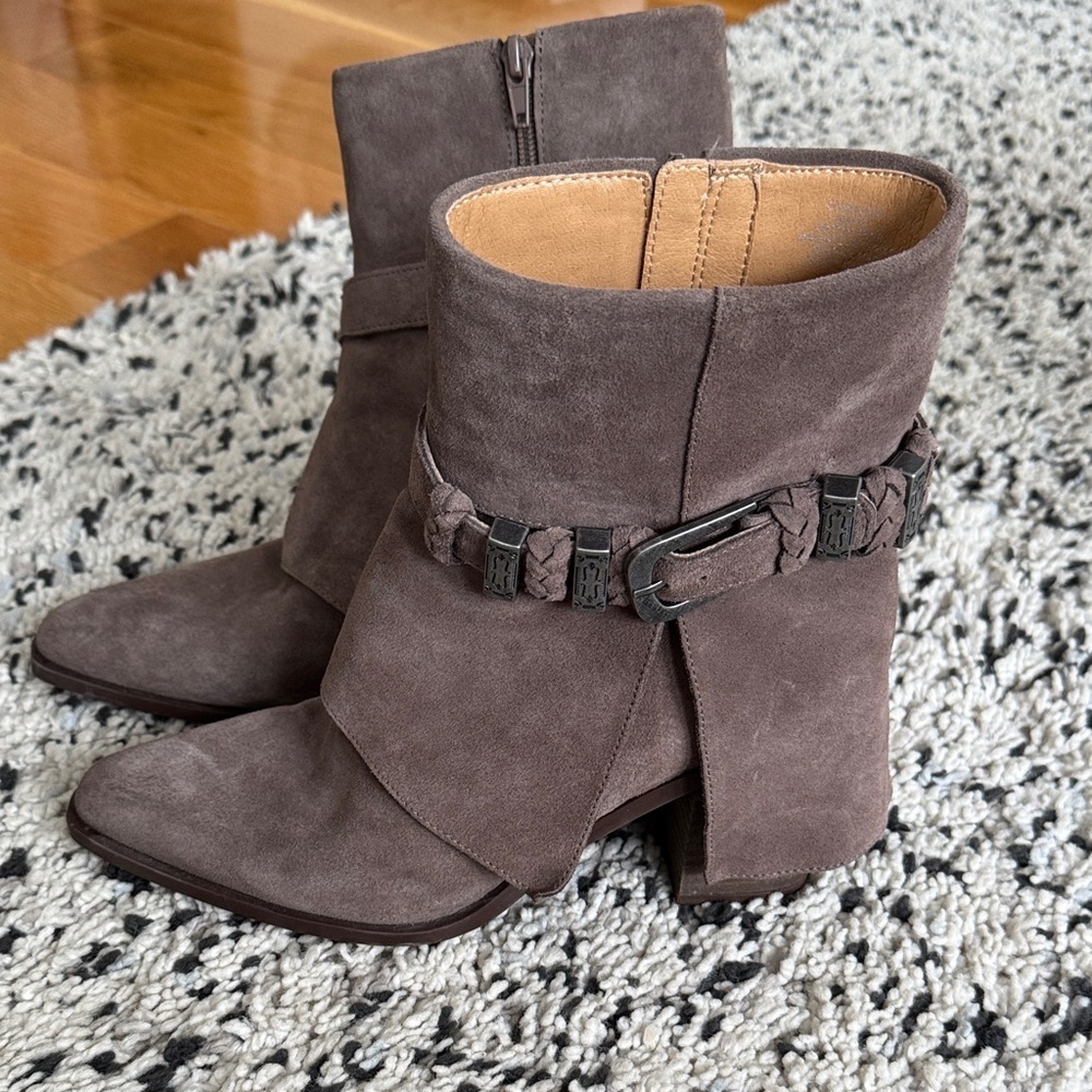 Icon by Crown Vintage Suede Boots Size 39